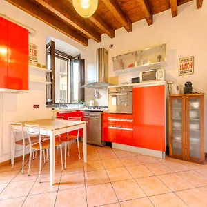 rosso-milano-apartment-navigli-area-retreat.italymilanhotels.net/